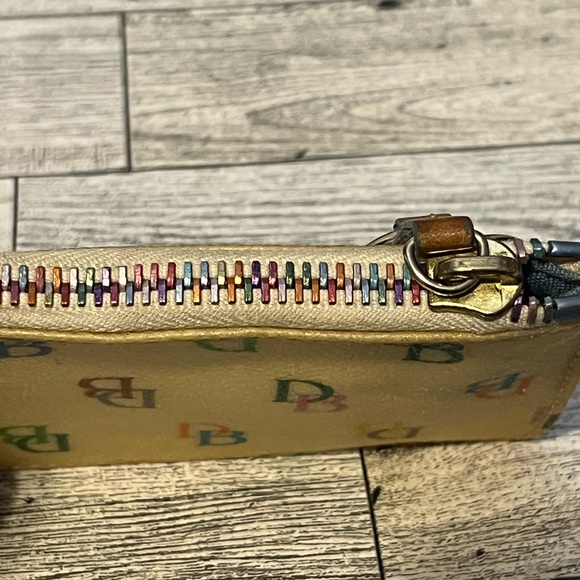 Vintage Dooney & Bourke Classic Yellow Multicolor Logo Classic Coin Purse - Picture 7 of 8